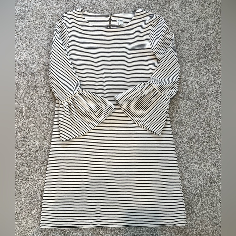 Cotton bell sleeve dress. Excellent condition!